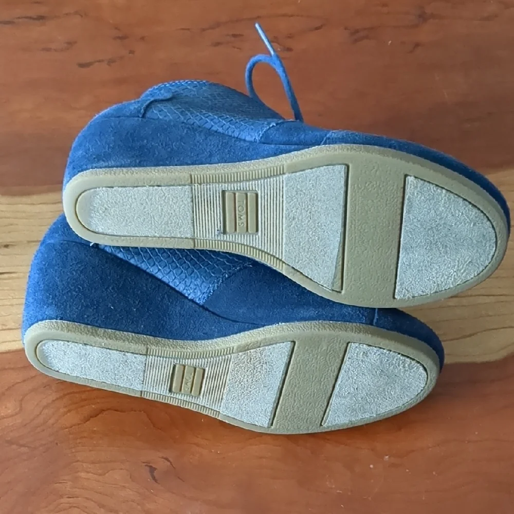 Toms Navy Suede Lace-Up Ankle Boots - Picture 5 of 5